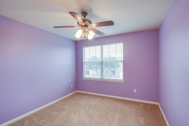Building Photo - 14821 Fernhill Dr