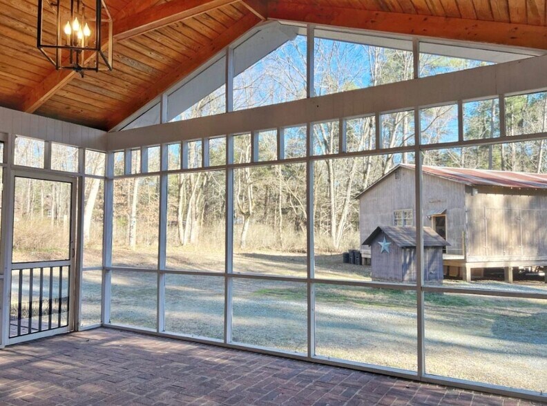 Building Photo - 525 Birnamwood Dr