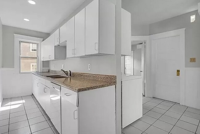 Building Photo - 62 Hamilton St