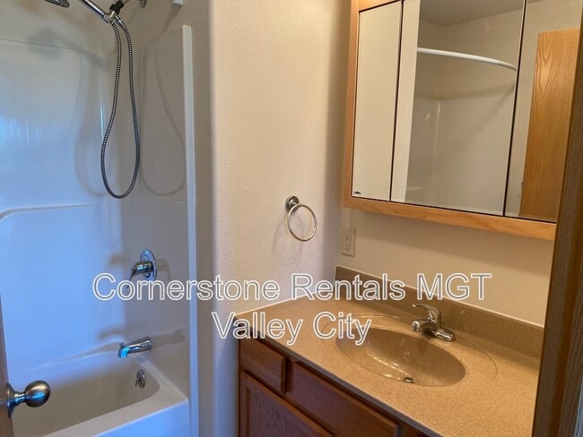 Building Photo - 508 10th Ave SE