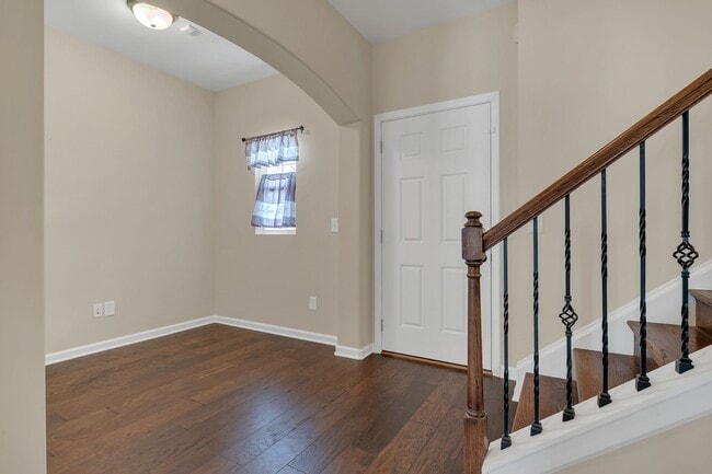 Building Photo - 6224 Suzy Dr