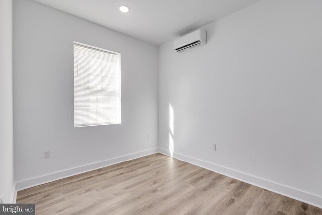 Building Photo - 715 W Cumberland St