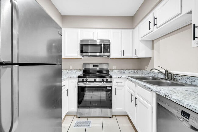 Building Photo - 200 White St