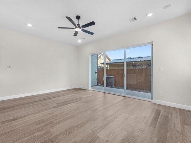 Building Photo - 603 N Milby St