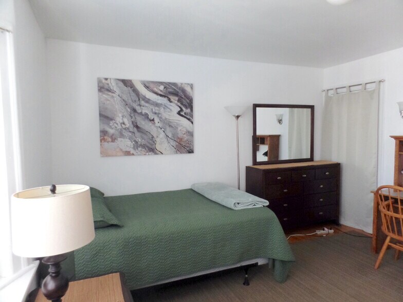 Building Photo - 34 Capen St