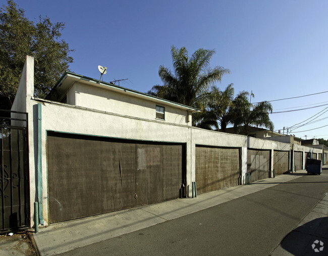 Building Photo - 1622-1628 W Juno Ave