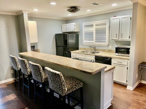 Building Photo - 1100 Woodlawn Ave