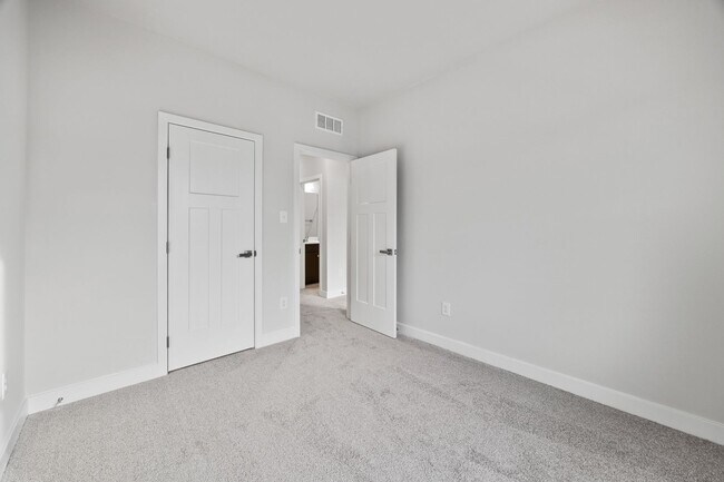 Building Photo - 22 Iron Horse Ln