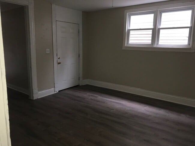 Building Photo - Spacious 2-3 bedroom home in Park Hill- Se...