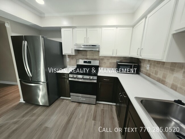 Building Photo - 5025 Brittany Dr