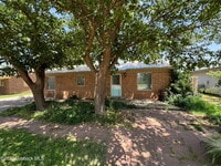 Building Photo - 820 Hickory St