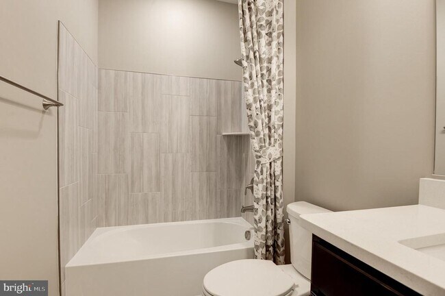 Building Photo - 135 Wake Robin Ct