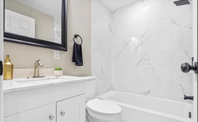 Building Photo - Luzerne