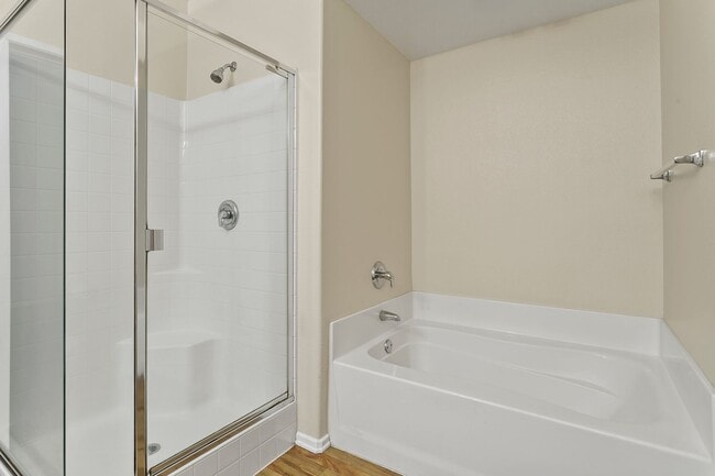 Building Photo - Irvine 2 Bed, 2 Bath With Amenities!!