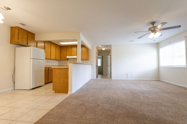 Building Photo - 322 Ray Ave