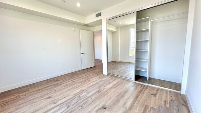 Building Photo - Affordable 1-Bedroom Top Floor Unit with M...