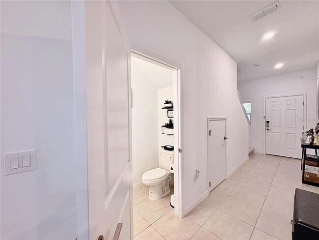 Building Photo - 5020 Revolutionary Wy