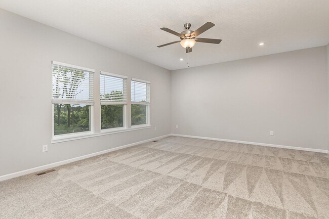 Building Photo - 620 Hogrefe Rd