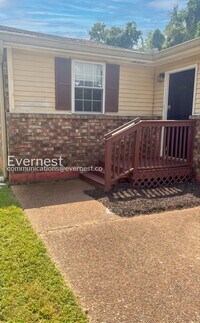Building Photo - 1114 N Graycroft Ave