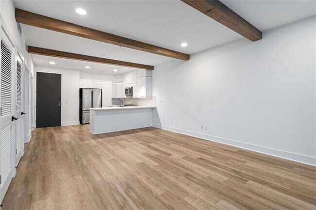 Building Photo - 346 Peters St SW