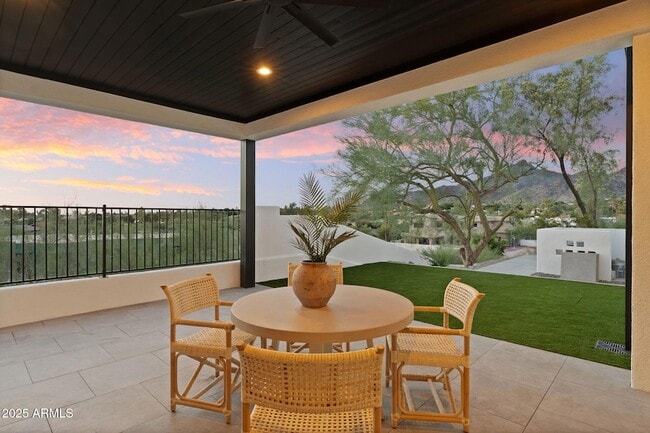 Building Photo - 3135 E Palo Verde Dr