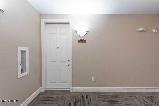 Building Photo - 5450 E Deer Valley Dr