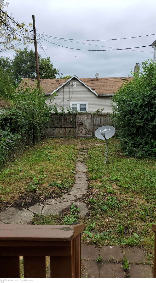 Building Photo - Great 2 bed 1.5 bath home includes bonus room and has central air conditioning!
