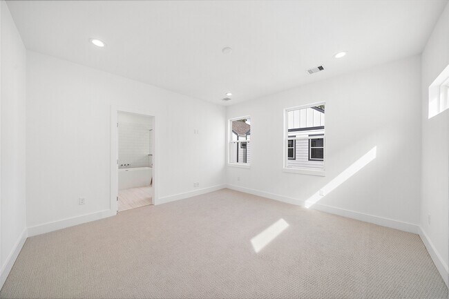 Building Photo - 420 Janisch Rd