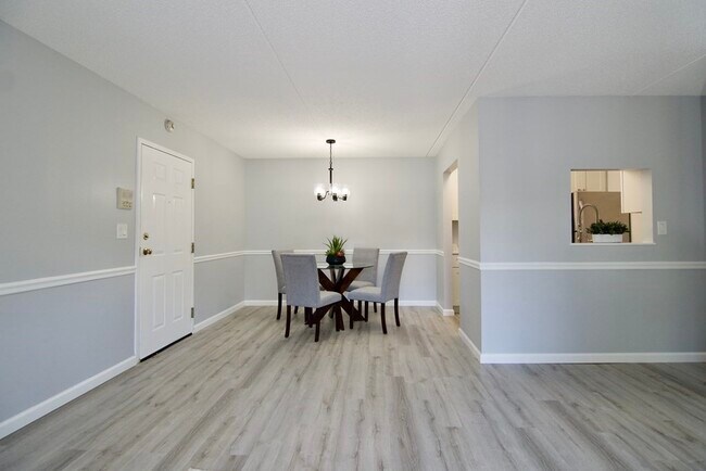 Building Photo - 22 Maple Crest Cir