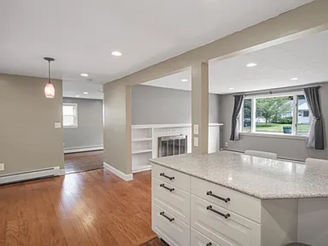 Building Photo - Welcome to this charming one-level ranch i...