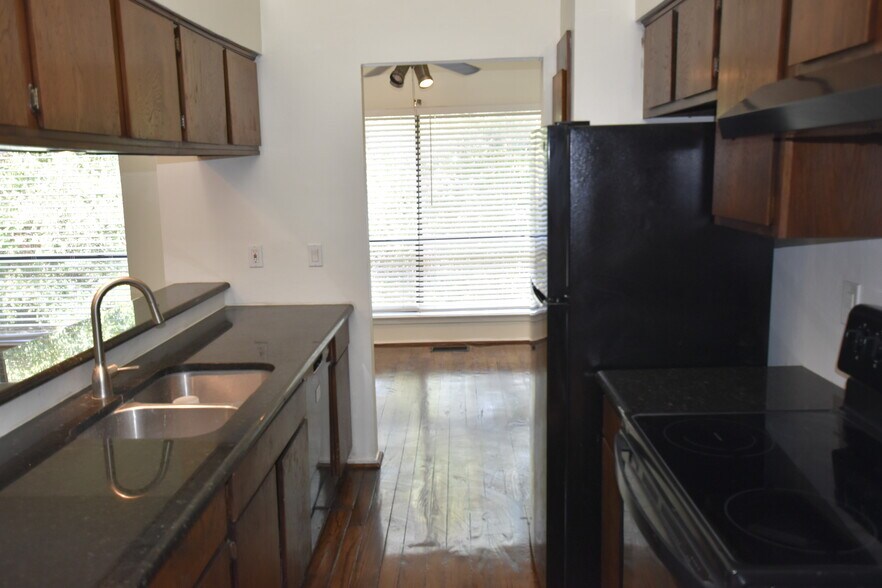 Building Photo - 6718 Eastridge Dr