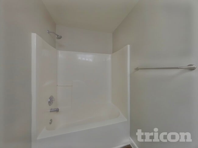 Building Photo - 124 Bathurst Ln