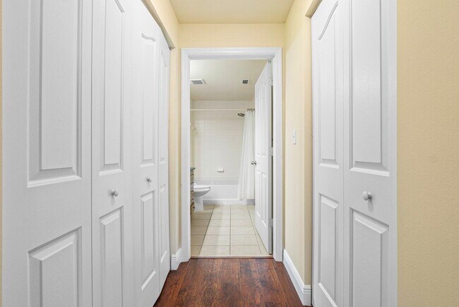 Building Photo - 250 NE 3rd Ave