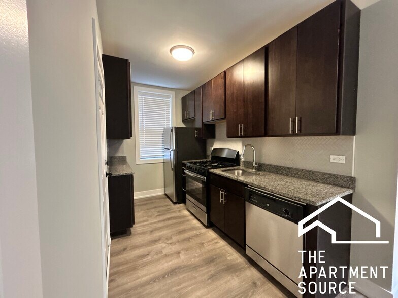 Primary Photo - 711 W Brompton Ave