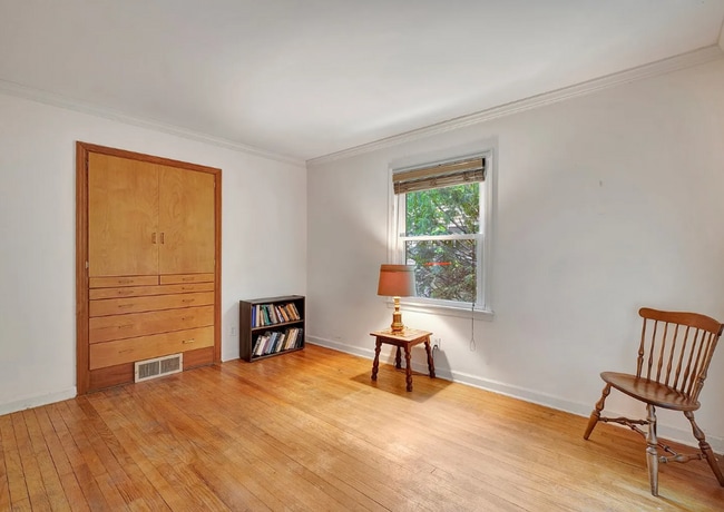 Building Photo - 706 Hessel Blvd