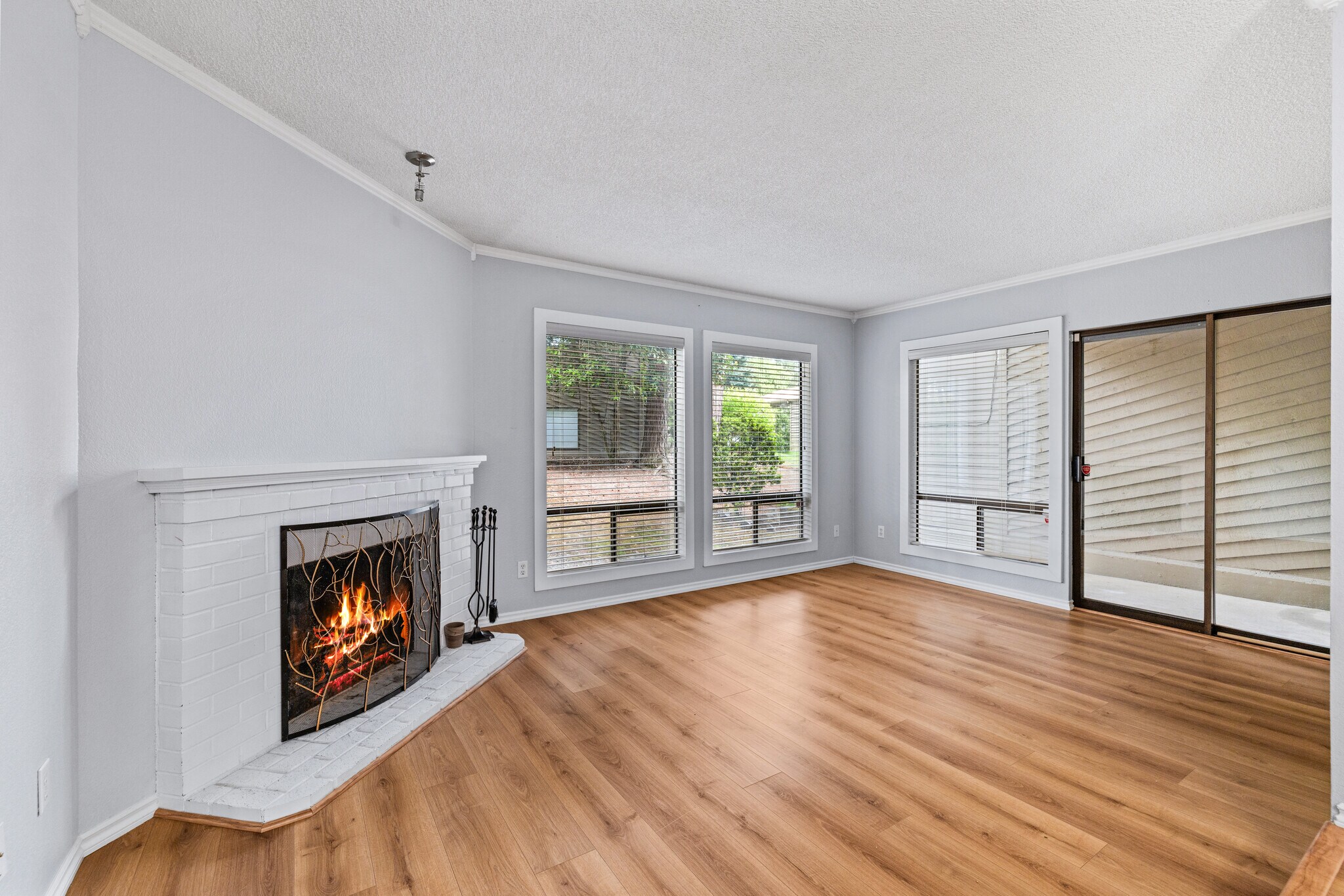 Living room - 130 SW 116th St