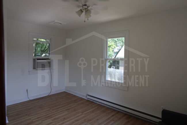 Building Photo - 3 Bedroom & 1 Bath Home