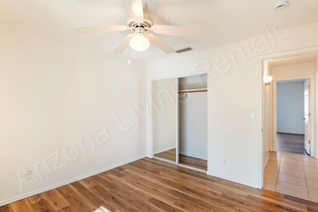 Building Photo - CUL-DE-SAC POOL HOME!