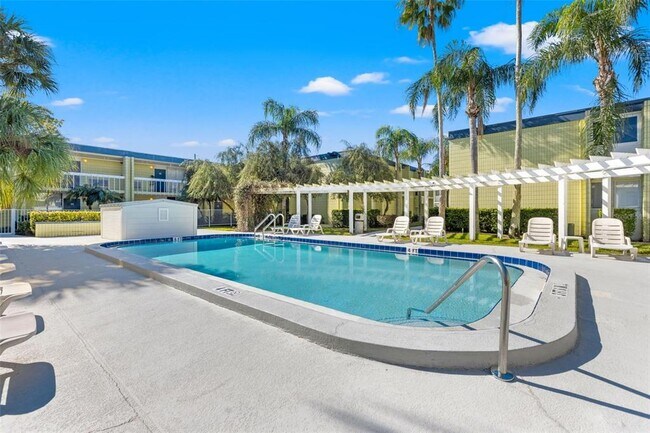 Building Photo - 1301 S Howard Ave