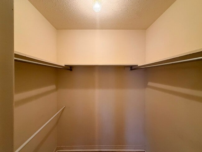 Building Photo - Make this move-in ready 3-bedroom, 2-bath home your own!