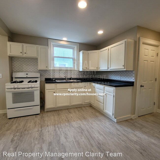 Building Photo - 3 br, 1.5 bath House - 2041 Perth St