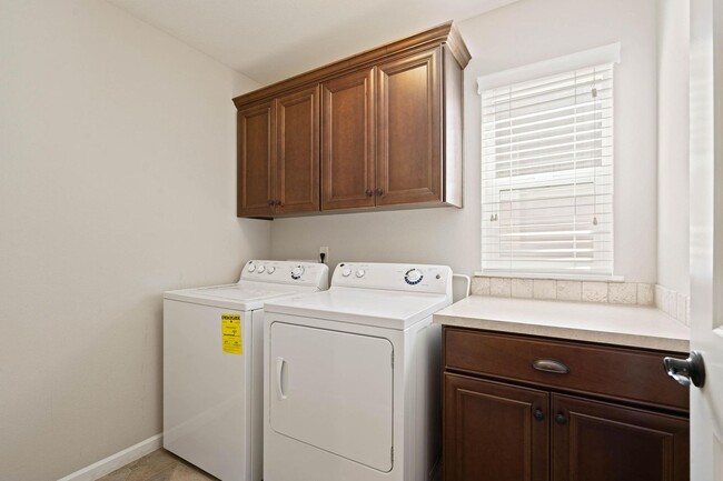 Building Photo - Spacious 4-bdrm/3-bath in North Bethany—Ga...