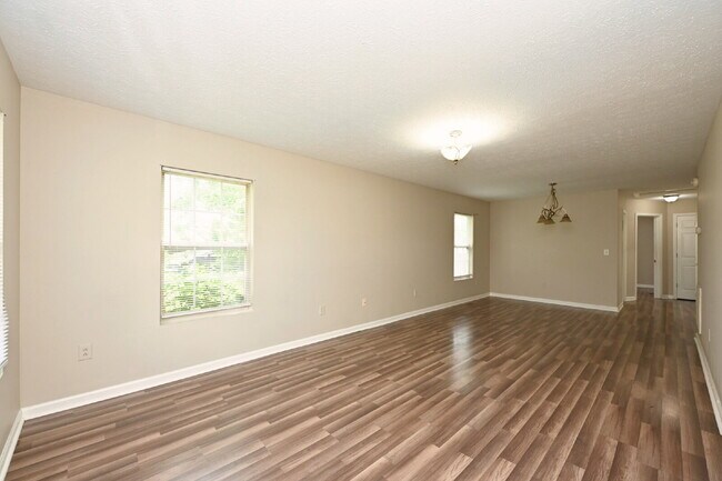 Building Photo - Springfield Gem! 3BR/2BA with Big Yard, St...
