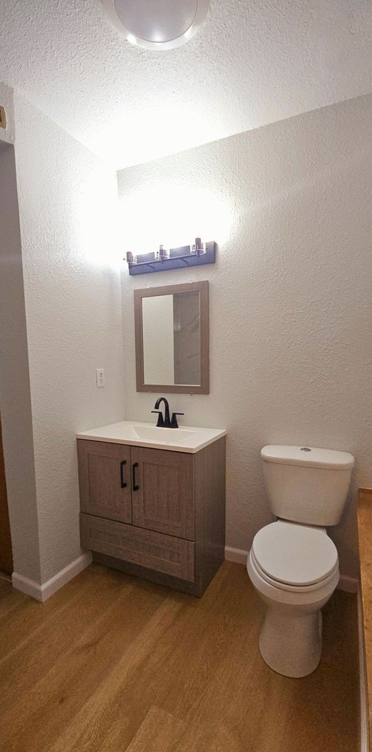 Building Photo - 4 bedroom Home on Highland Golf Course APPLICATION PENDING