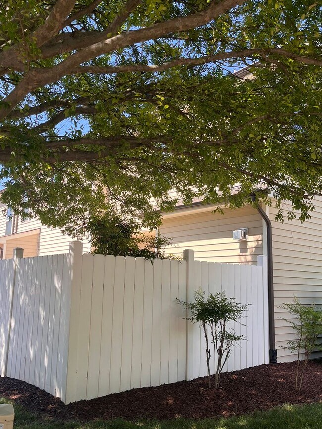 Building Photo - Charming 2 Bed Home in Cary