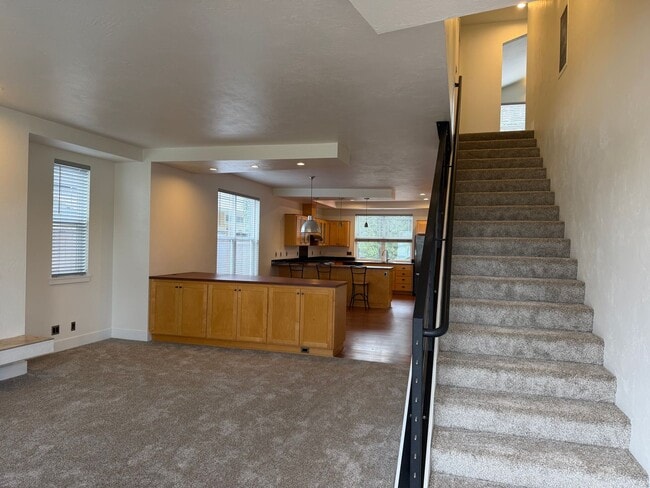 Building Photo - Beautiful 3 bedroom 2.5 bathroom house in a great neighborhood!