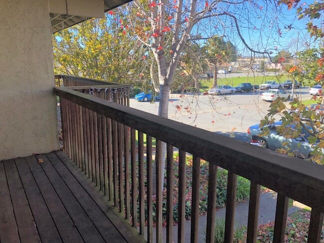 Building Photo - Centrally Located in the Heart of Watsonville!