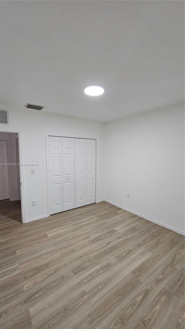 Building Photo - 908 SW 6th Ct