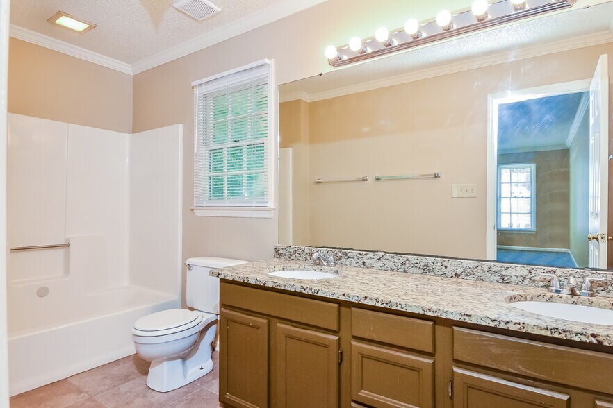 Building Photo - 107 Patio Ct