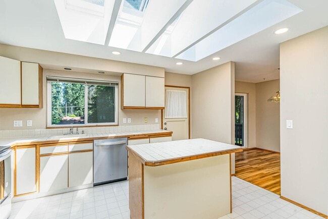 Building Photo - 3bd/2.5ba Bellevue House